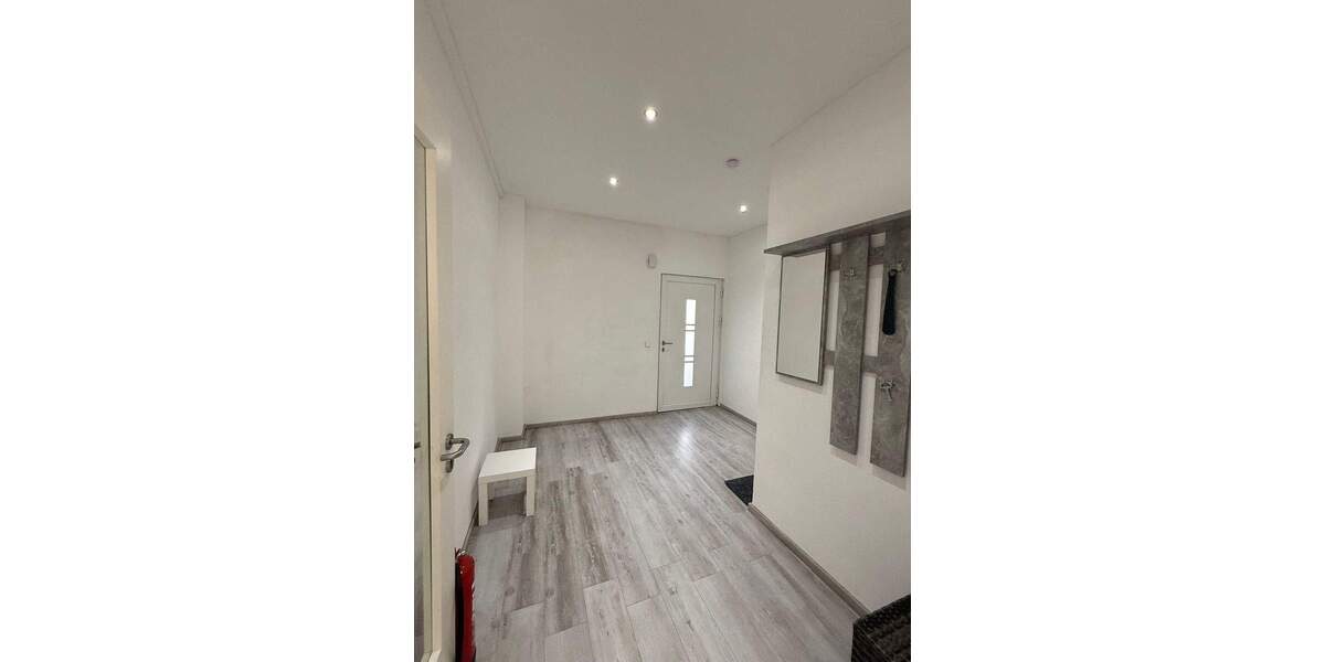 Sehr großzügige 5 Zimmer Wohnung im Hinterhof mit Stellplatz zu verkaufen! 5 zimmer