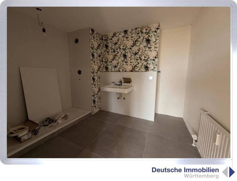 Renovierte 3-Zimmer Etagenwohnung (4.OG) mit Stellplatz in Heimerdingen