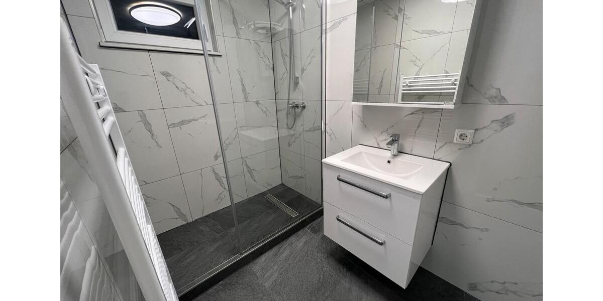 Verkauf einer neu sanierten 4-Zimmer-Wohnung inkl. Dachterrasse 4 zimmer