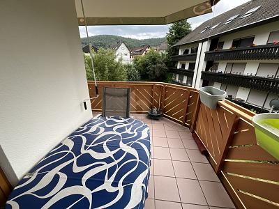 IDYLLISCH IM GRÜNEN GELEGEN