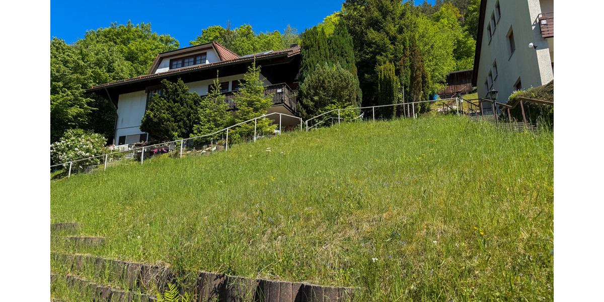 Stadt Villa mit riesigem Garten und Traum Aussicht - Zweifamilienhaus Bad Wildbad Wildbad | Angebot:27371116
