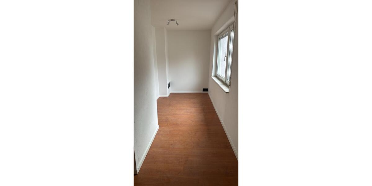 Etagenwohnung Sachsenheim - 3 Zimmer, 75 m&sup2;, 1.200&euro; | Angebot:25612985