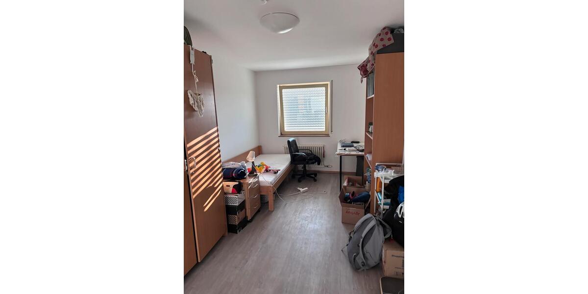Etagenwohnung Karlsruhe Südstadt - 5 Zimmer, 18 m&sup2;, 345&euro; | Angebot:26144385