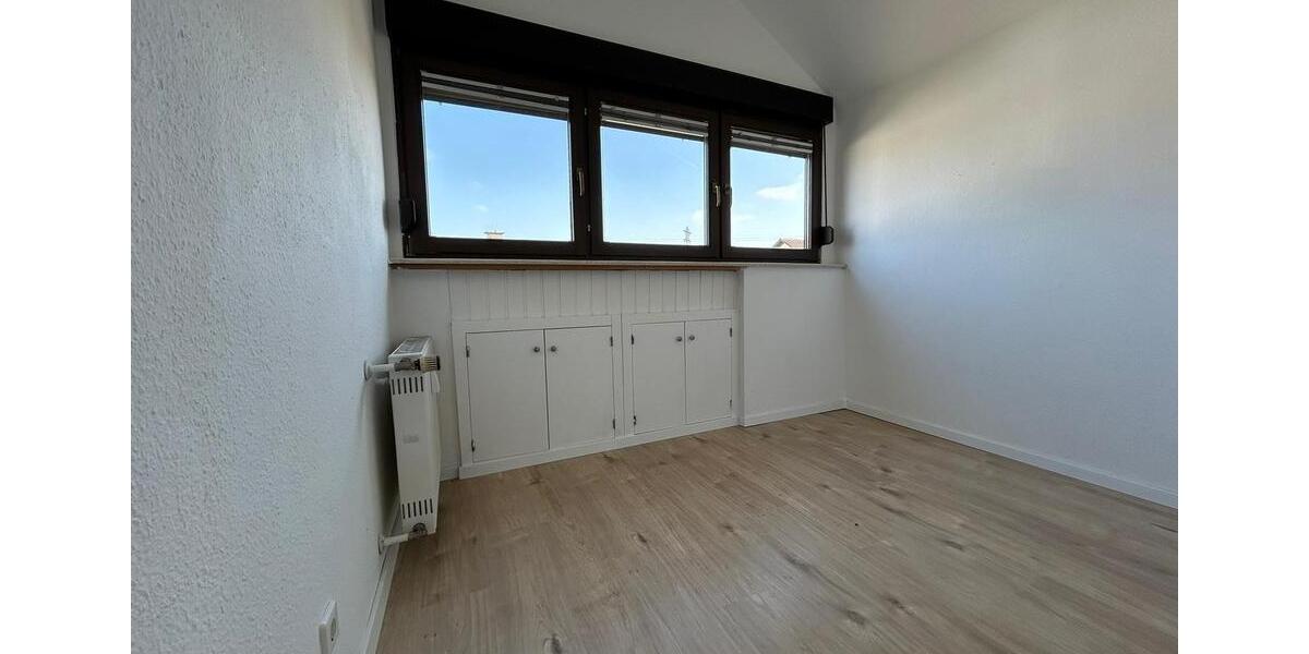 Dachgeschoßwohnung Karlsdorf-Neuthard Neuthard - 3 Zimmer, 74 m&sup2;, 800&euro; | Angebot:26178562