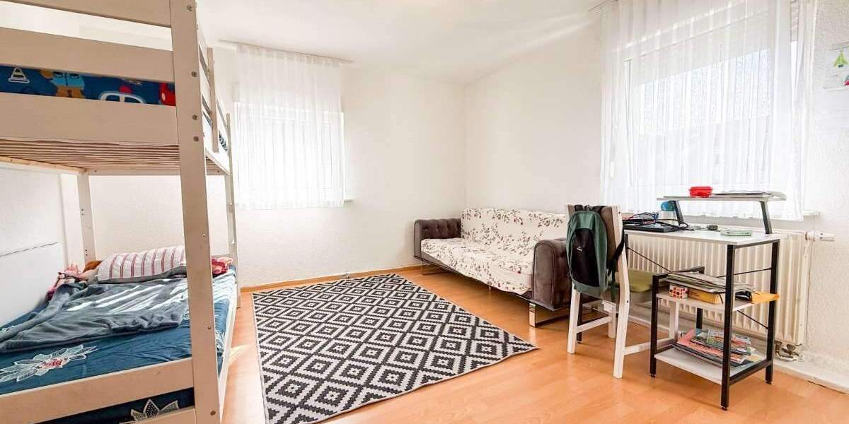 Modernisiertes 4-Familienhaus fußläufig zur S-Bahn 1 zimmer