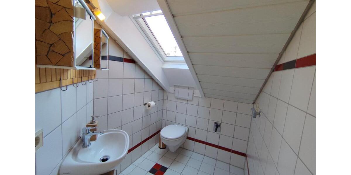 Dachgeschoßwohnung Neuenbürg - 3.5 Zimmer, 85 m&sup2;, 980&euro; | Angebot:26354841