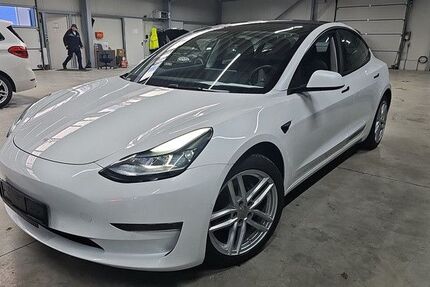 Tesla Model 3 52.350 km 28.990 &euro; Bretten 75015
