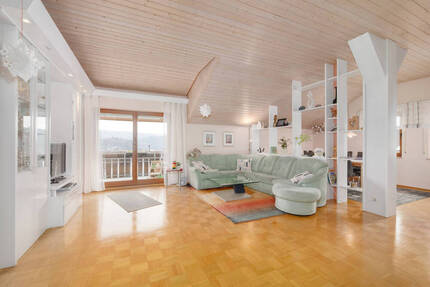 Seltene Gelegenheit! Stilvolle 3,5-Zimmer-DG-Wohnung mit Kamin und Garage und toller Aussicht!