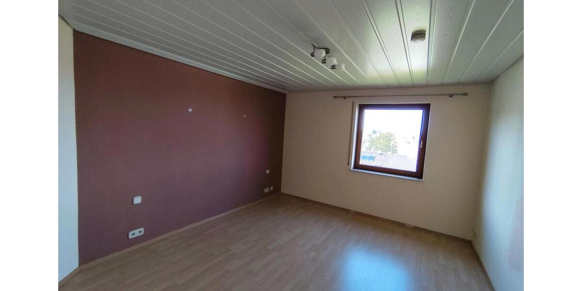 Dachgeschoßwohnung Neuenbürg - 2.5 Zimmer, 68 m&sup2;, 790&euro; | Angebot:26348666