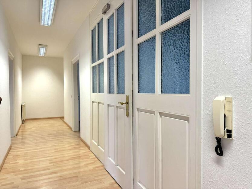 Repräsentativer Altbau in Karlsruher Innenstadt – stilvoll arbeiten & wohnen im Denkmalensemble zimmer