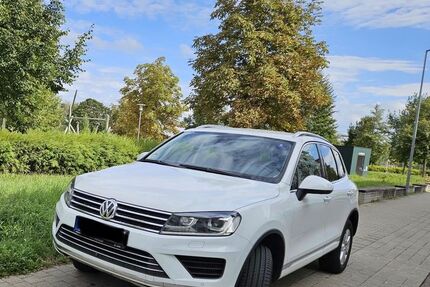 VW Touareg 225.000 km 16.950 € Königsbach-Stein 75203