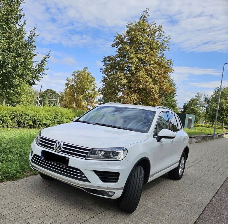 VW Touareg 225.000 km 16.950 € Königsbach-Stein 75203