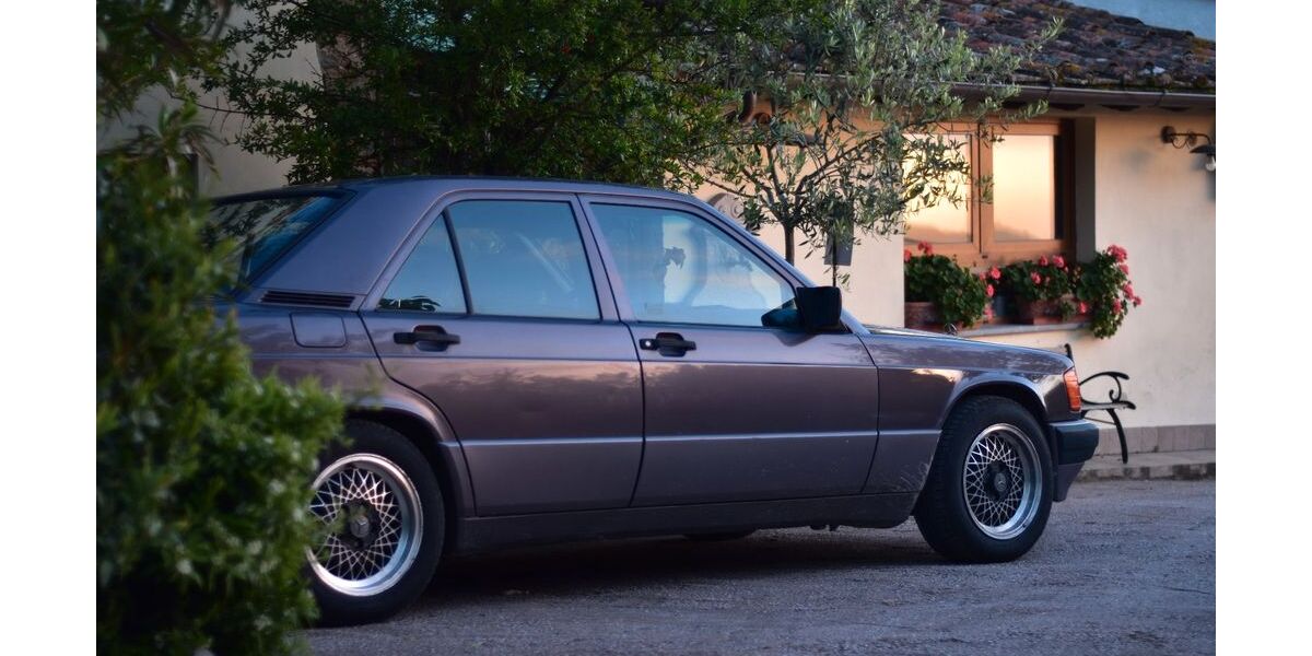 Mercedes-Benz 190 139.000 km 8.500 &euro; Leonberg 71229