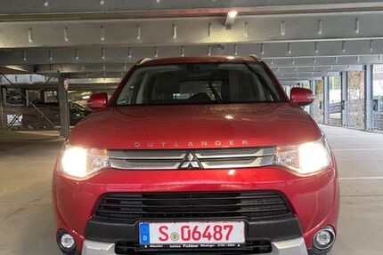 Mitsubishi Outlander 76.900 km 14.250 € Stuttgart 70376