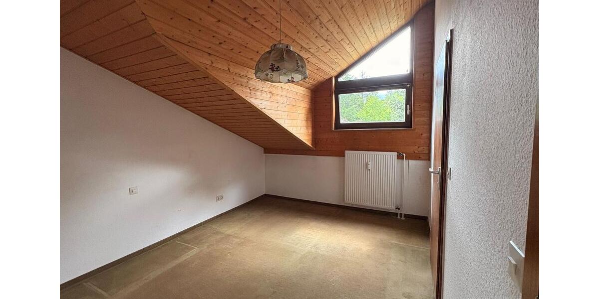 Dachgeschoßwohnung Engelsbrand - 2.5 Zimmer, 55 m&sup2;, 140.000&euro; | Angebot:26914153