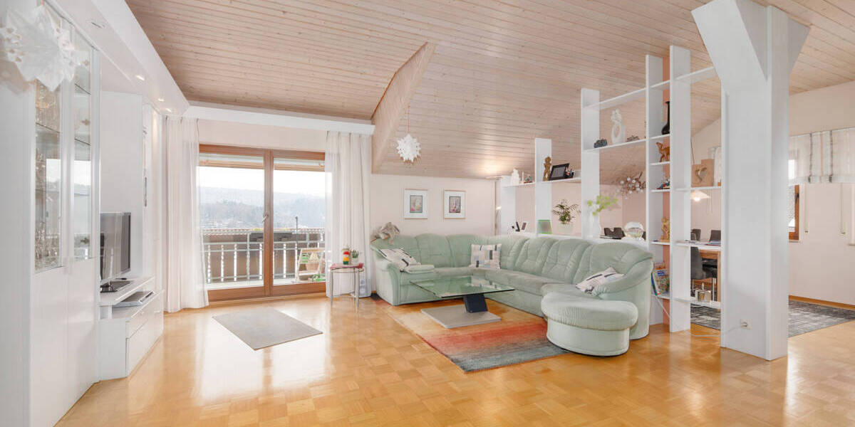 Seltene Gelegenheit! Stilvolle 3,5-Zimmer-DG-Wohnung mit Kamin und Garage und toller Aussicht! 3 zimmer