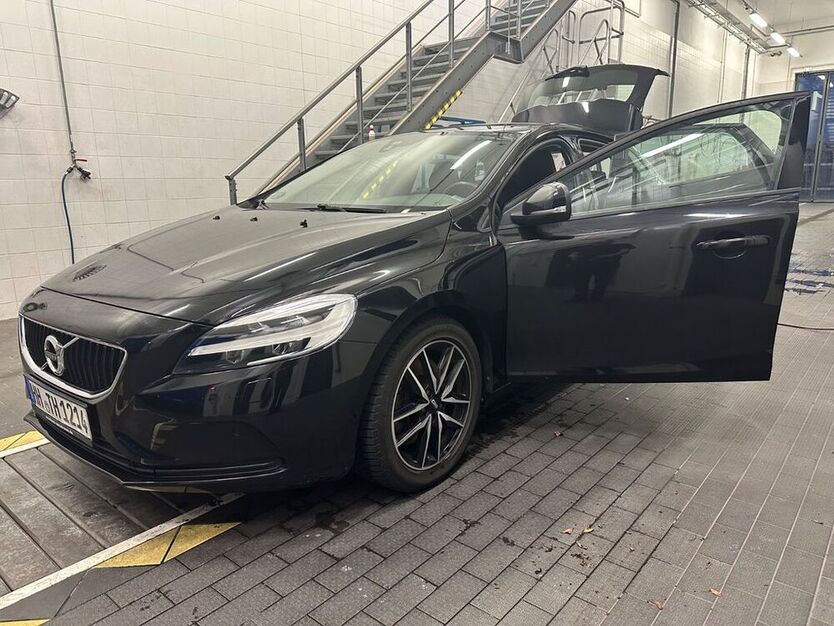 V40