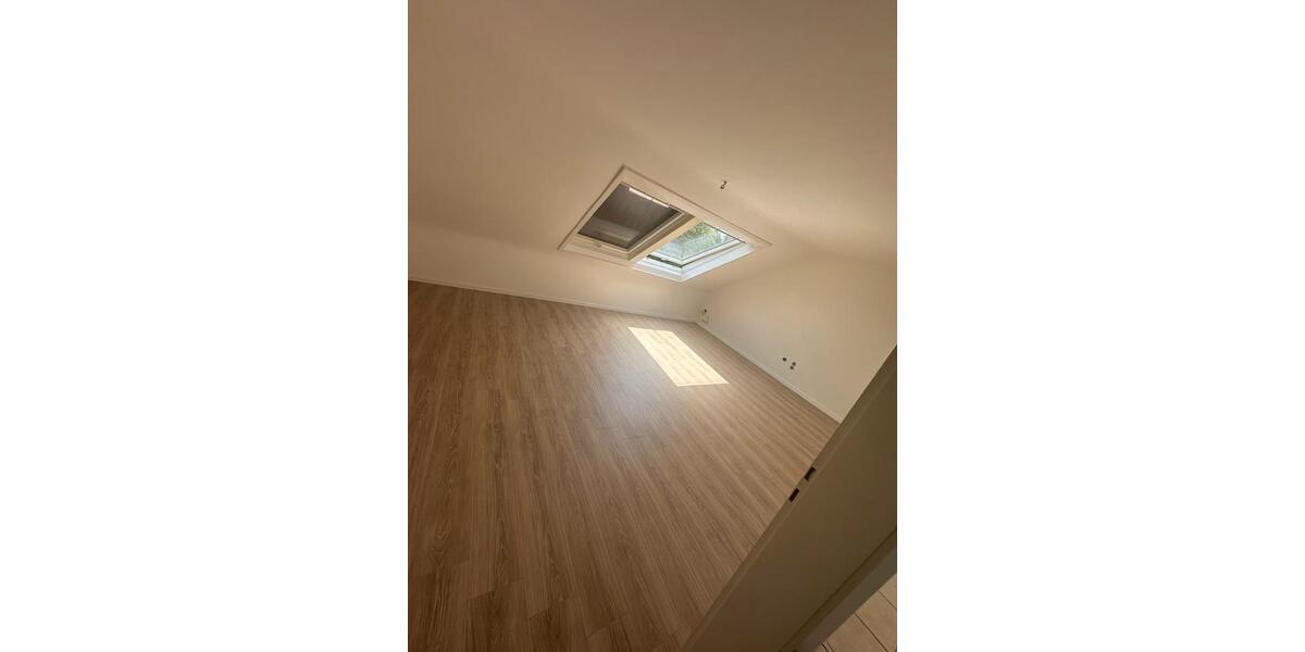 Dachgeschoßwohnung Leonberg - 2 Zimmer, 65 m&sup2;, 800&euro; | Angebot:26673967