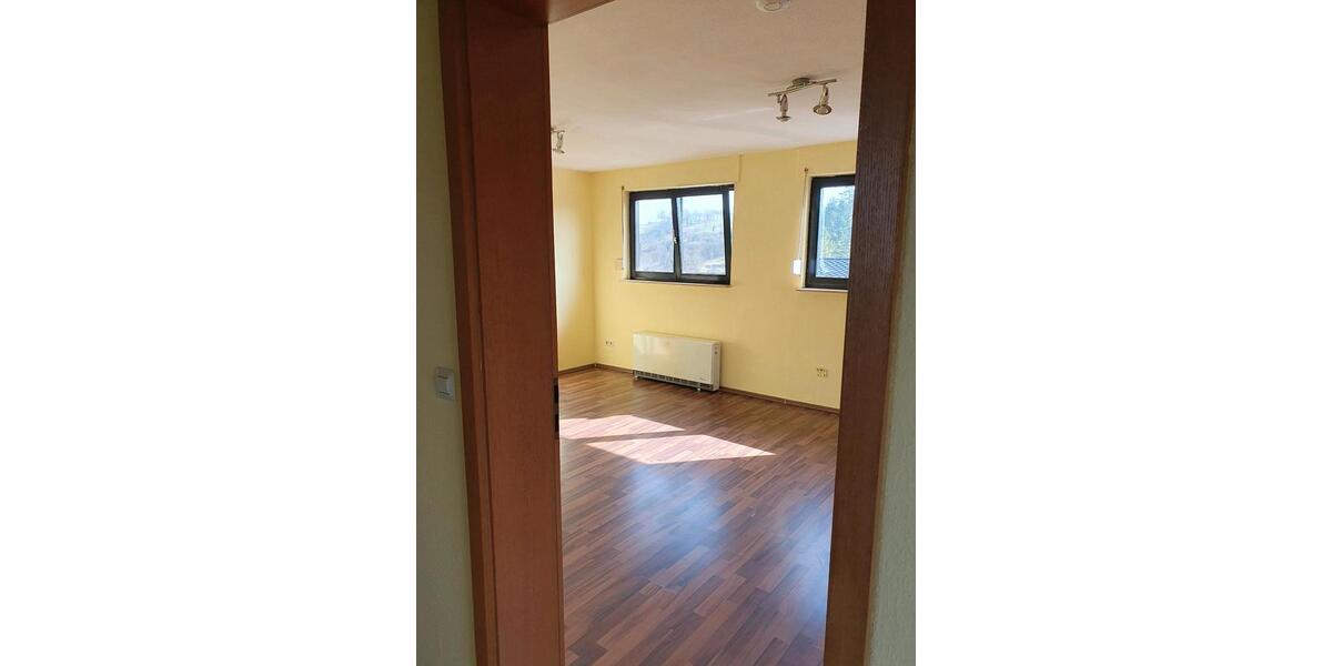 Dachgeschoßwohnung Kraichtal - 3 Zimmer, 80 m&sup2;, 620&euro; | Angebot:25319625