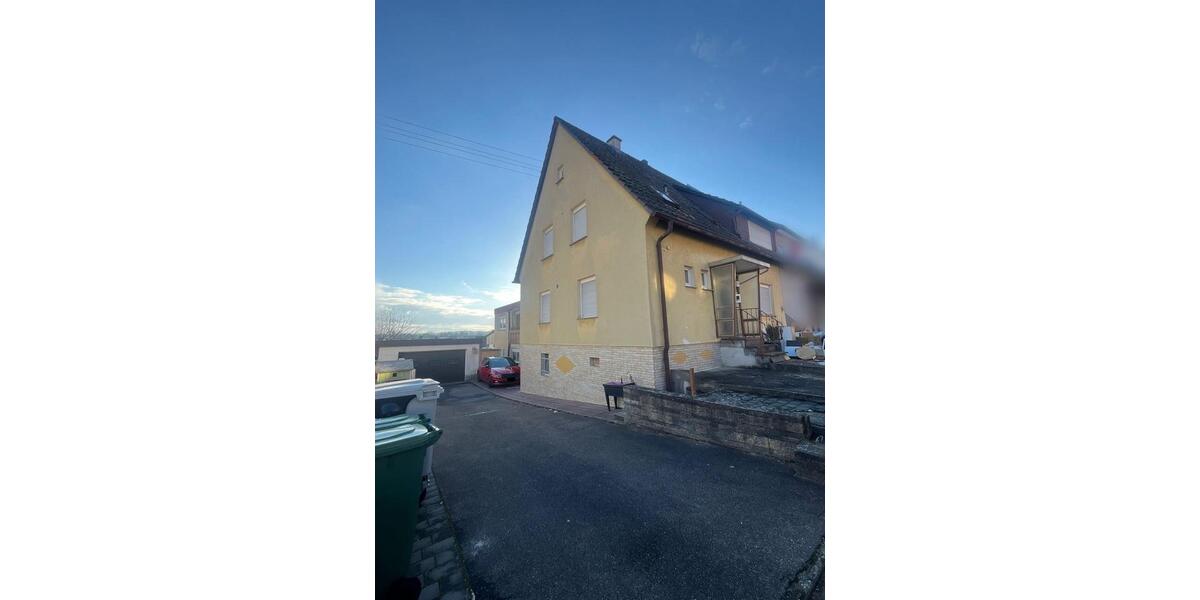 Geräumige DoppelhaushälfteMehrgenerationenhaus in Flehingen 9 zimmer