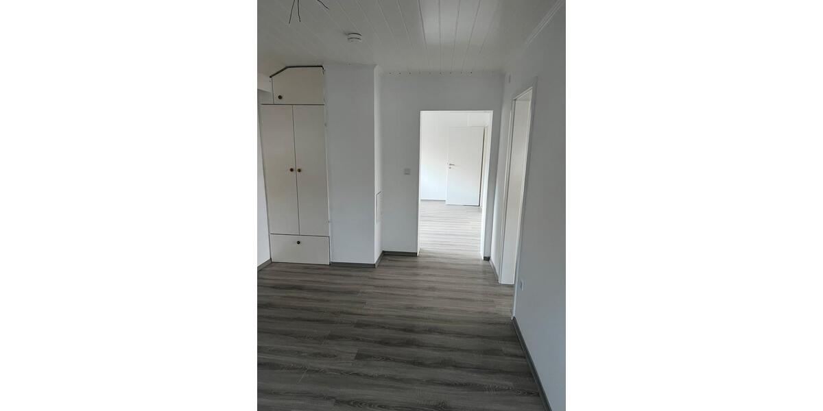 Dachgeschoßwohnung Mühlacker - 3 Zimmer, 90 m&sup2;, 1.300&euro; | Angebot:26612905