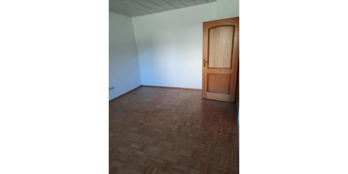 Erdgeschoßwohnung Zaisenhausen - 4 Zimmer, 125 m&sup2;, 900&euro; | Angebot:26367604