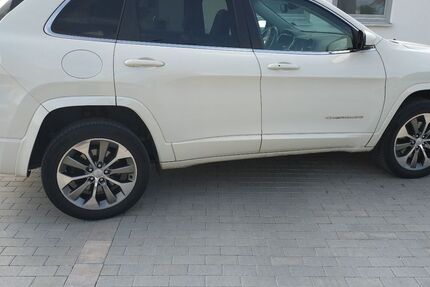 Jeep Cherokee 68.500 km 19.500 &euro; Zaisenhausen 75059
