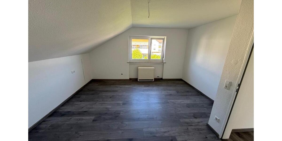 Dachgeschoßwohnung Calw - 3 Zimmer, 67 m&sup2;, 950&euro; | Angebot:26373749