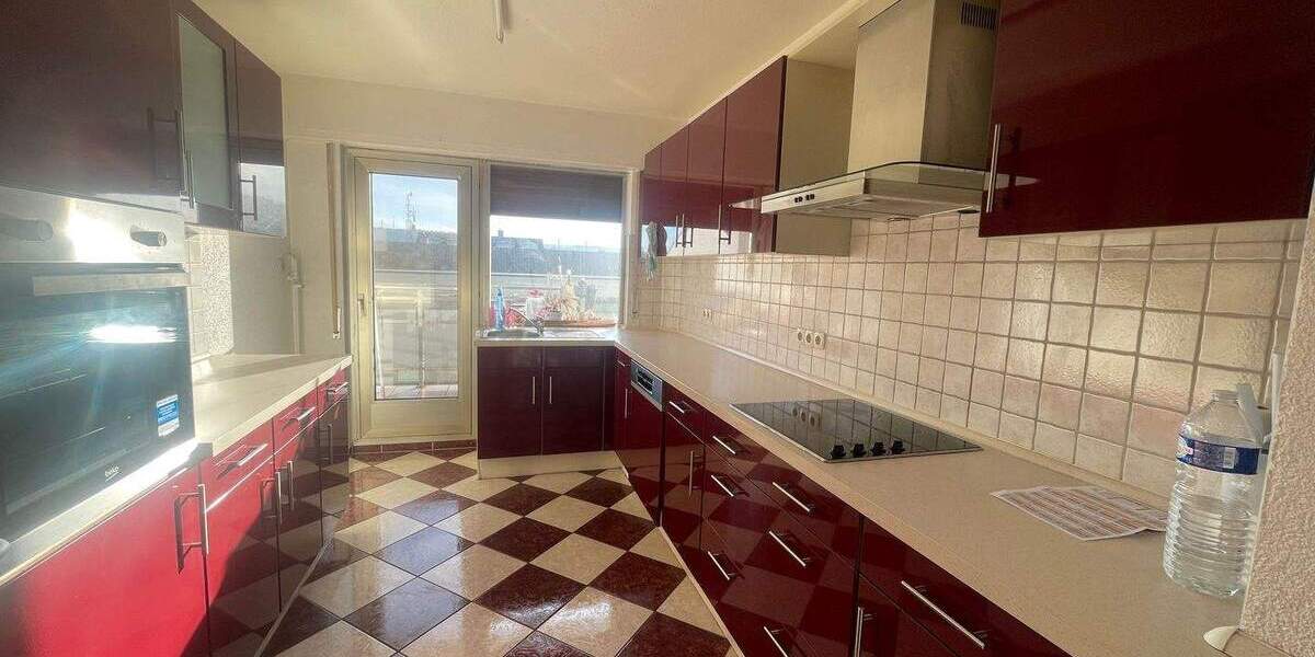 Attraktive 3-Zimmer-Wohnung mit großem Balkon, schöner Küche und Stellplatzoption 3 zimmer