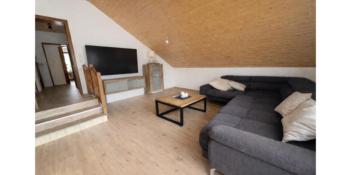 Dachgeschoßwohnung Stutensee - 3 Zimmer, 85 m&sup2;, 1.050&euro; | Angebot:26323349