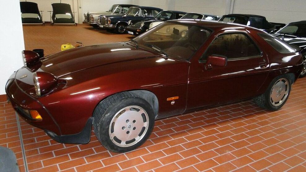 928