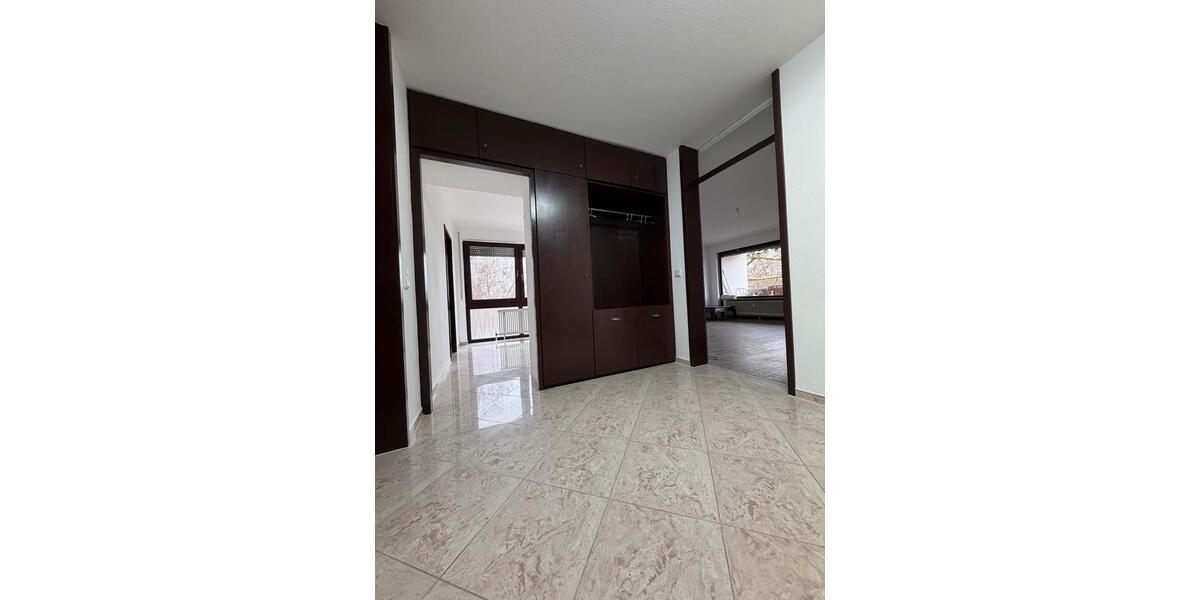 Etagenwohnung Sindelfingen Sindelfingen (Stadt) - 4.5 Zimmer, 104 m&sup2;, 1.600&euro; | Angebot:26448415