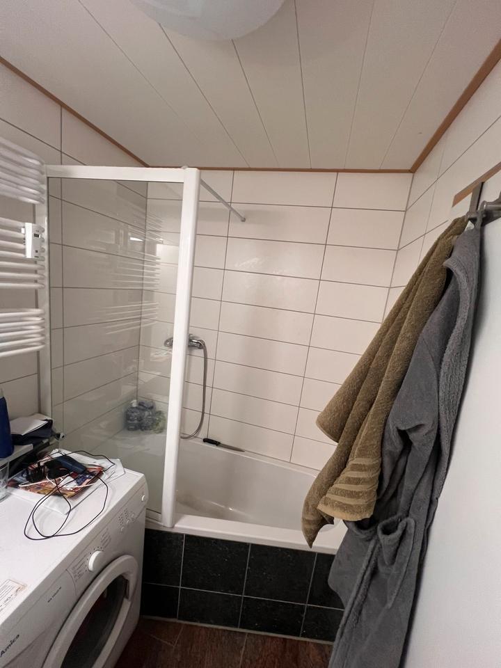 Vollständig möblierte 1-Raum-Wohnung mit Balkon und Stellplatz
