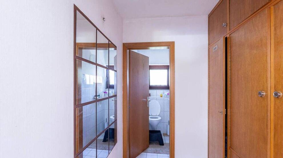 Liebevoll gepflegtes Drei-Parteienhaus in ruhiger Wohnlage 9 zimmer