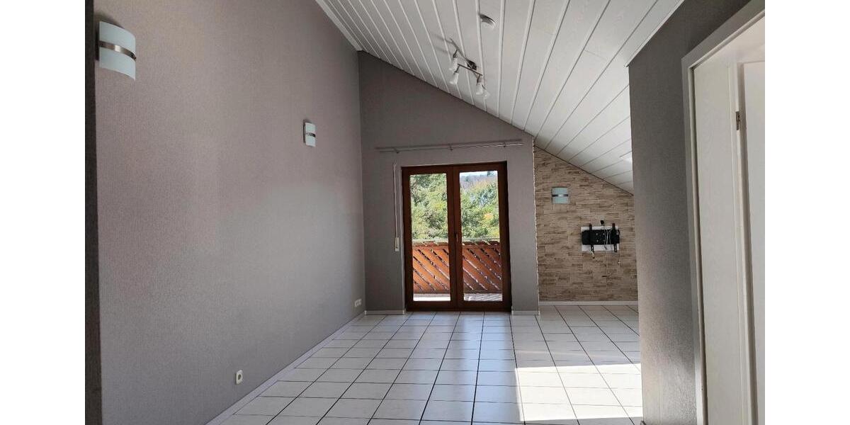 Dachgeschoßwohnung Neuenbürg - 2.5 Zimmer, 68 m&sup2;, 790&euro; | Angebot:26348666