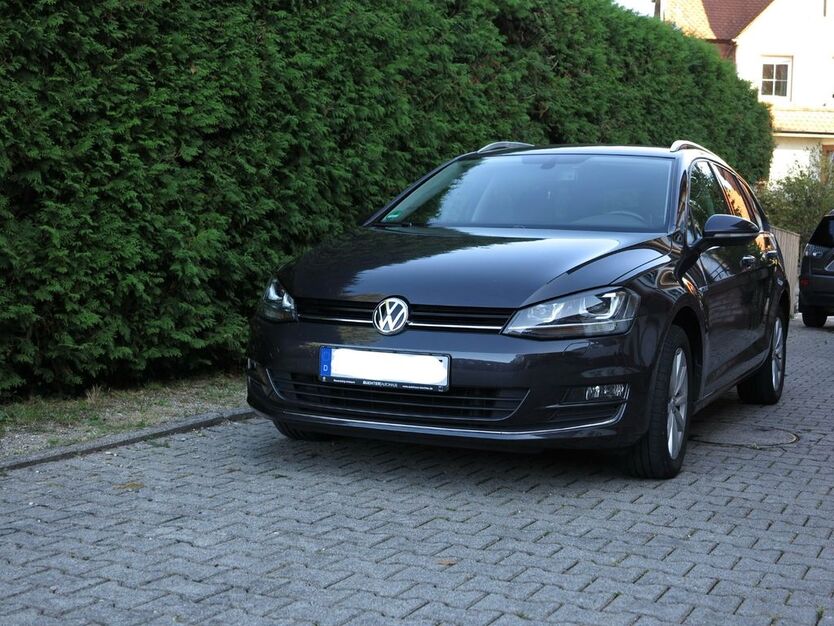 VW Golf 147.708 km 11.400 € Keltern 75210