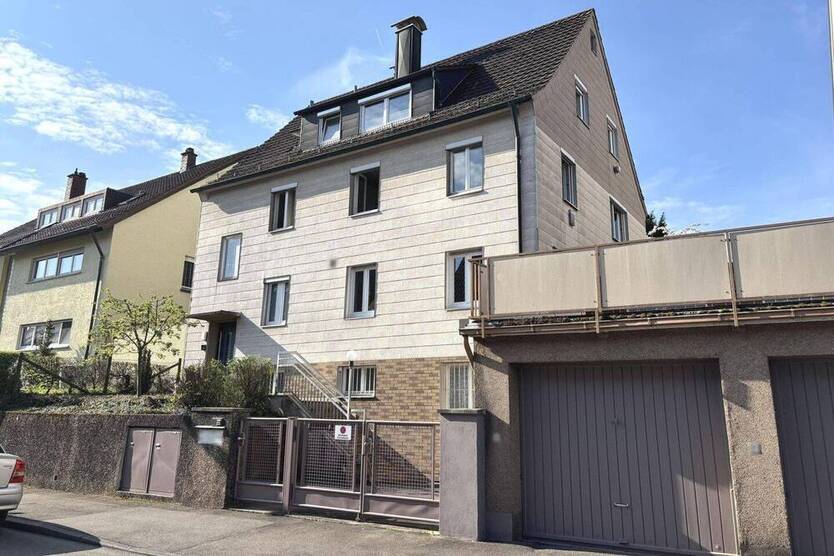 Freie 4-Zimmer-Wohnung, ca. 84 m², Baujahr 1954, mit Balkon, Garage und Freisitz!