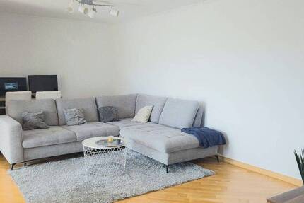 Attraktive 2,5-Zimmer-Wohnung mit Südbalkon und Tiefgaragenstellplatz - ideal für Singles oder Paare