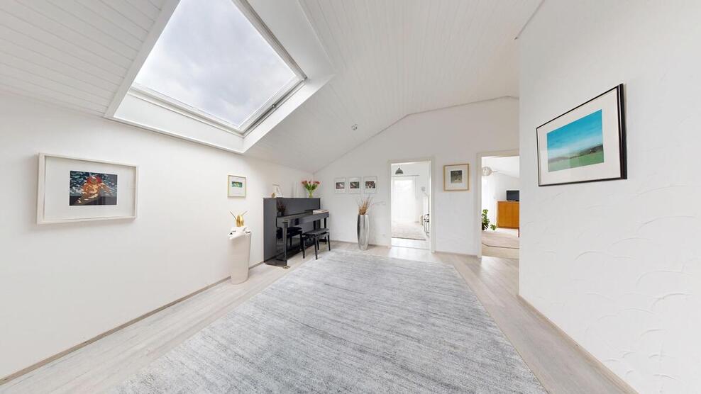 Exklusives, großes Einfamilienhaus in guter und ruhiger Ortsrand-Lage 9 zimmer