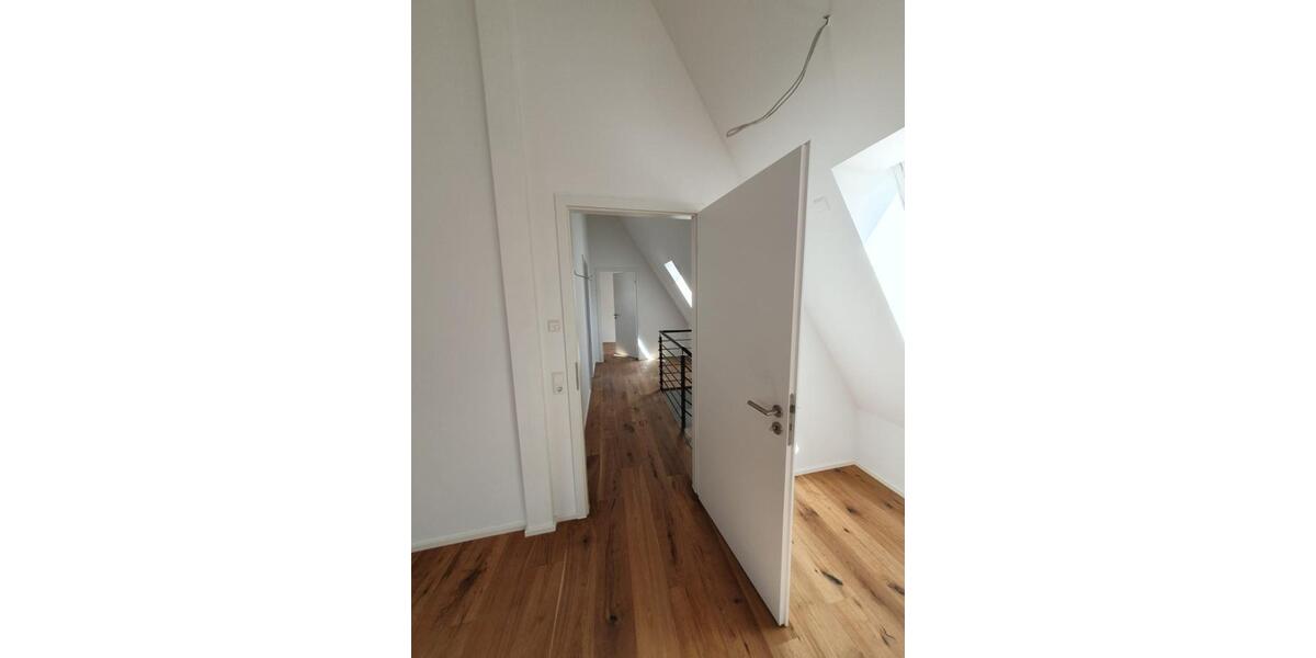 Maisonettenwohnung Schwieberdingen - 4 Zimmer, 140 m&sup2;, 1.899&euro; | Angebot:25397059