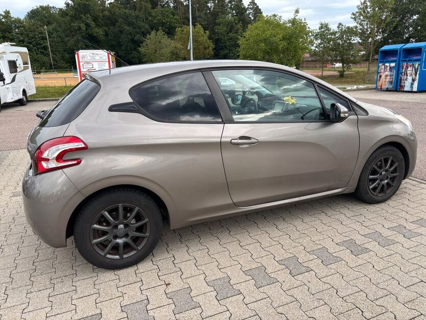 Peugeot 208 80.800 km 5.275 € calw 75365