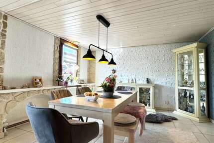 Haus zum Kaufen in Pforzheim 469.000 € 175.7 m² 7 zimmer