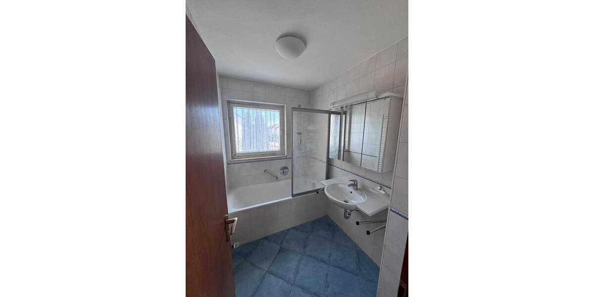 Etagenwohnung Markgröningen - 3 Zimmer, 80 m&sup2;, 1.000&euro; | Angebot:25376642