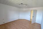 Dachgeschoßwohnung Neuenbürg - 3.5 Zimmer, 85 m&sup2;, 980&euro; | Angebot:26354841