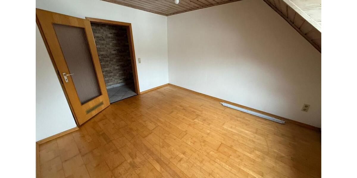 Schöne 3-Zimmer-DG-Wohnung mit EBK – zentral in Pforzheim 3 zimmer