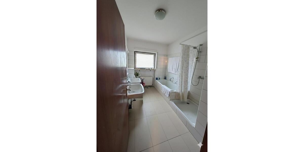 Reihenhaus Bruchsal - 5 Zimmer, 180 m&sup2;, 1.700&euro; | Angebot:25309753