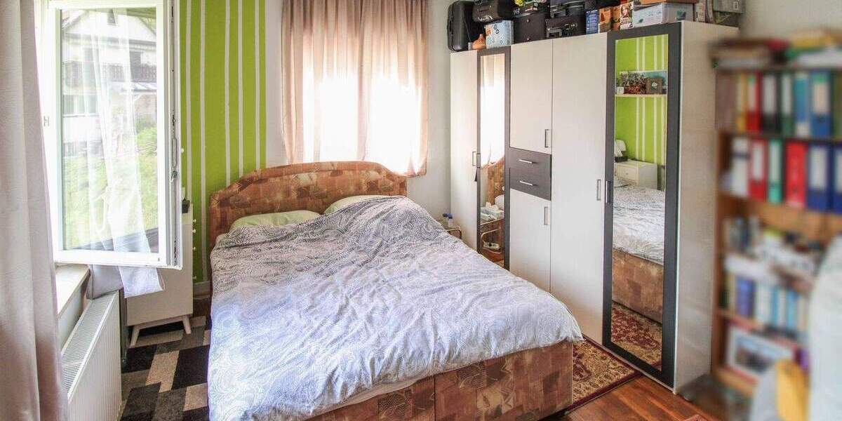 Einfamilienhaus Calw - 7 Zimmer, 180 m&sup2;, 329.000&euro; | Angebot:25710900