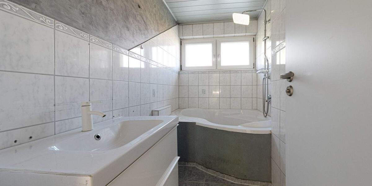 Mehrfamilienhaus, Wohnhaus Sindelfingen Darmsheim - 8 Zimmer, 193 m&sup2;, 790.000&euro; | Angebot:25694984