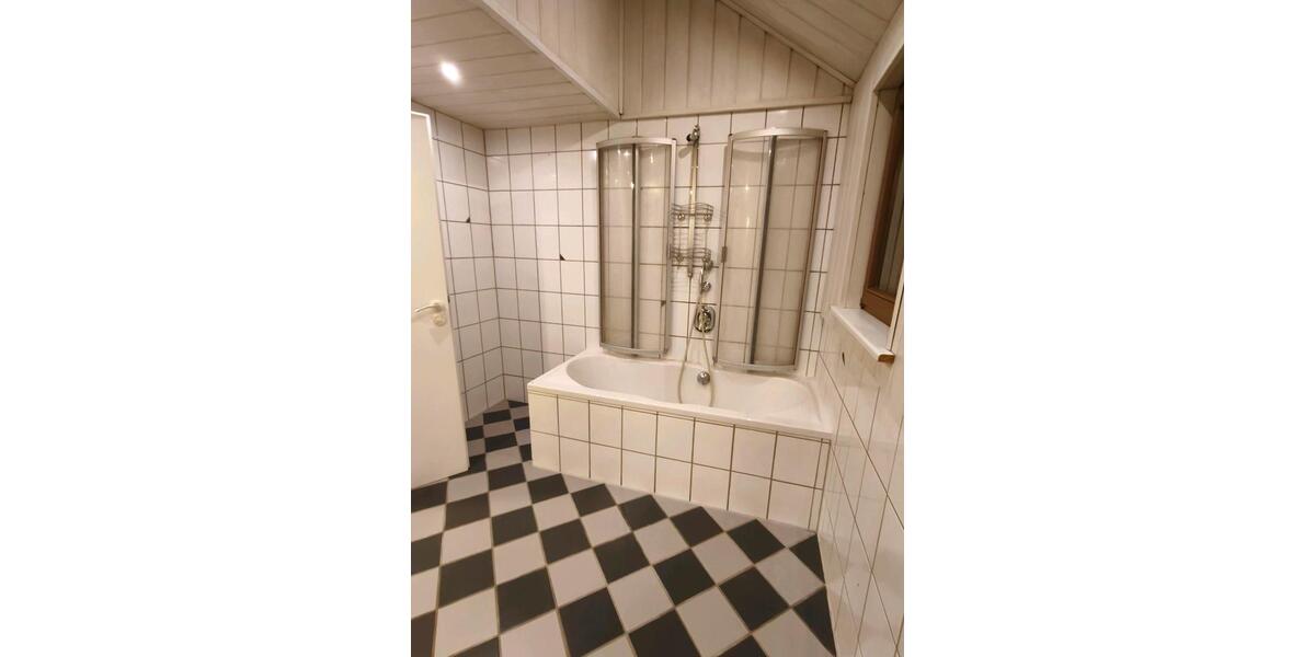 Etagenwohnung Weil der Stadt - 4 Zimmer, 110 m&sup2;, 1.800&euro; | Angebot:26393617