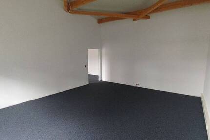 NEUBAU: Möblierter Büroraum mit Küche und Meeting-Bereich - All-in-Miete